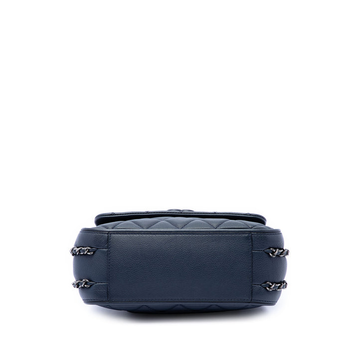 Chanel Matelassé Cuir de veau Frame in Chain à rabat