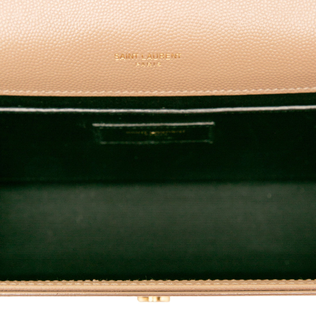 Saint Laurent Sac bandoulière Grain De Poudre Kate Monogram Moyen Beige – vue 4 – GABY PARIS