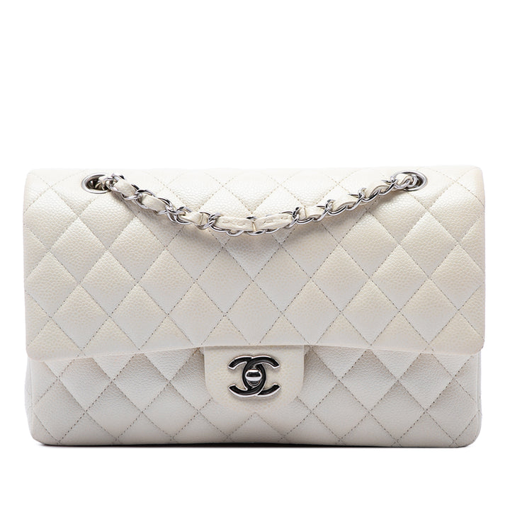 Chanel Classic Double rabat Moyen Cuir caviar Blanc – vue principale – GABY PARIS