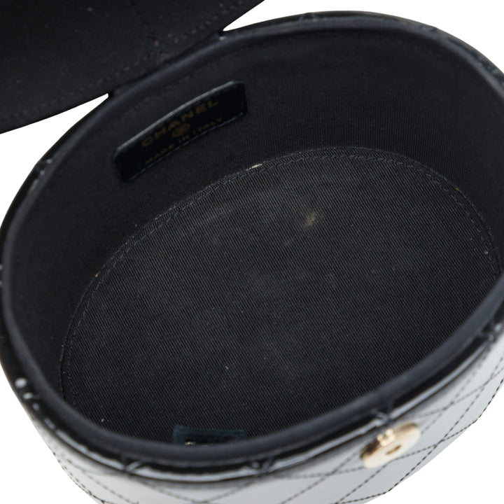 Chanel CC Matelassé Rond Vanity Pochette avec chaîne Noir – vue 4 – GABY PARIS