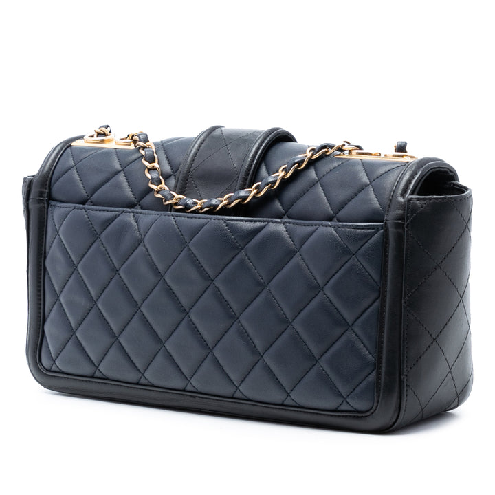 Chanel Large Bicolor Matelassé Cuir d’agneau Elegant CC à rabat – GABY PARIS Authentique