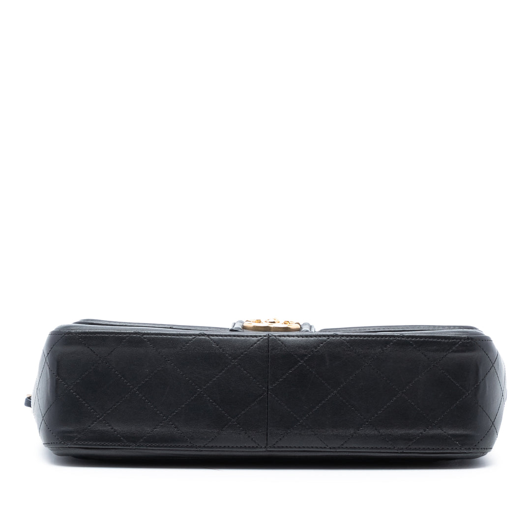Chanel Large Bicolor Matelassé Cuir d’agneau Elegant CC à rabat – GABY PARIS Authentique