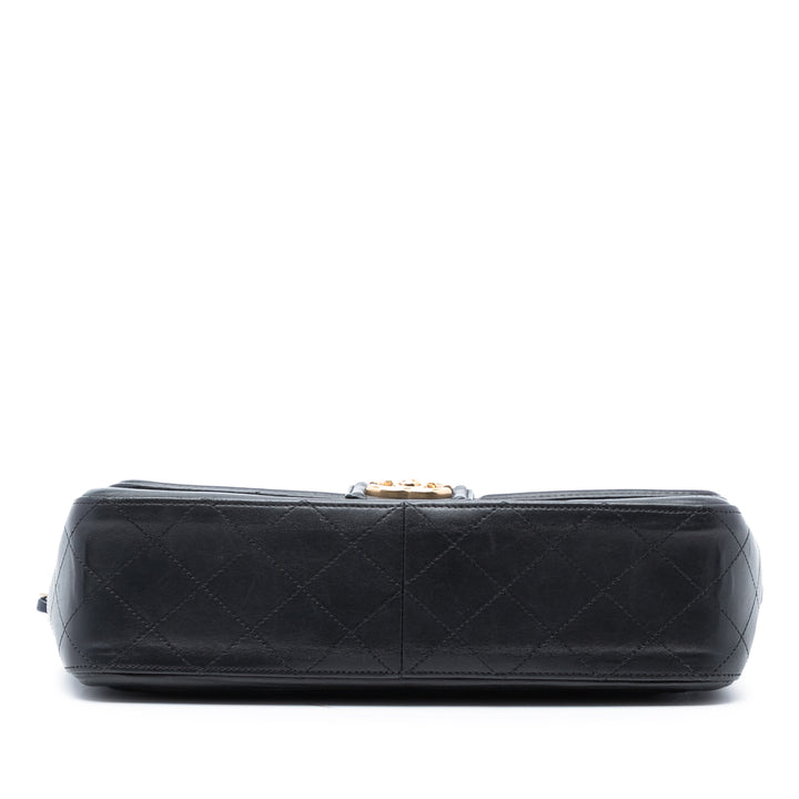 Chanel Large Bicolor Matelassé Cuir d’agneau Elegant CC à rabat – GABY PARIS Authentique