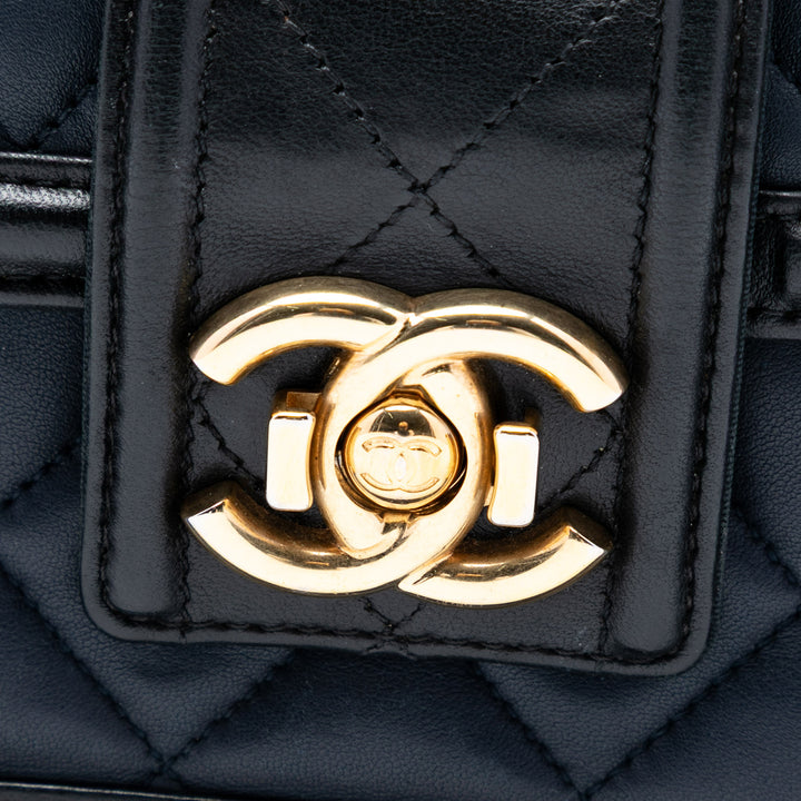 Chanel Large Bicolor Matelassé Cuir d’agneau Elegant CC à rabat – GABY PARIS Authentique