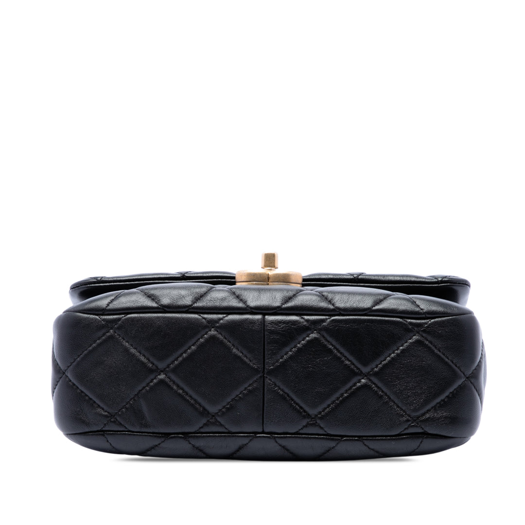 Matelassé Lacquered Chaîne à rabat Petit Cuir d'agneau Noir