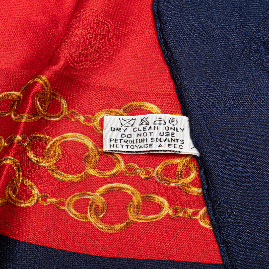 Chanel CC Chain Soie Foulard Rouge – GABY PARIS Authentique