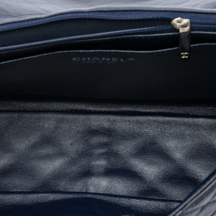 Chanel Sac porté épaule Classic Rabat simple Jumbo Cuir d'agneau Bleu – vue 4 – GABY PARIS