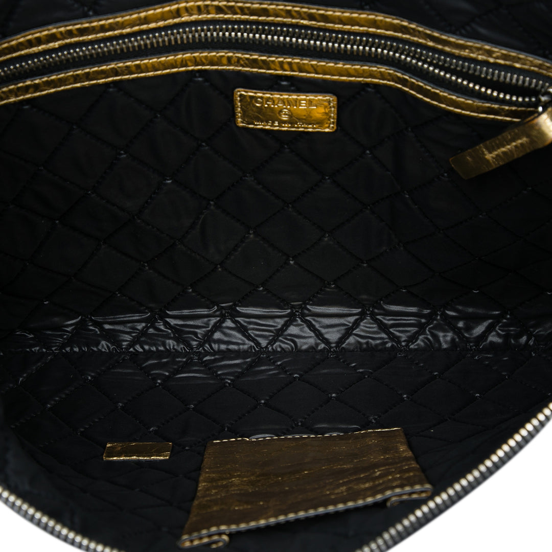 Chanel Metallic froissé Cuir de veau Feministe Mais Feminine Pochette