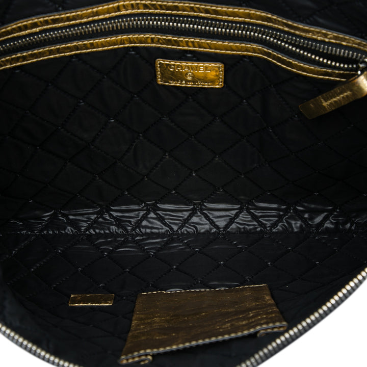 Chanel Metallic froissé Cuir de veau Feministe Mais Feminine Pochette