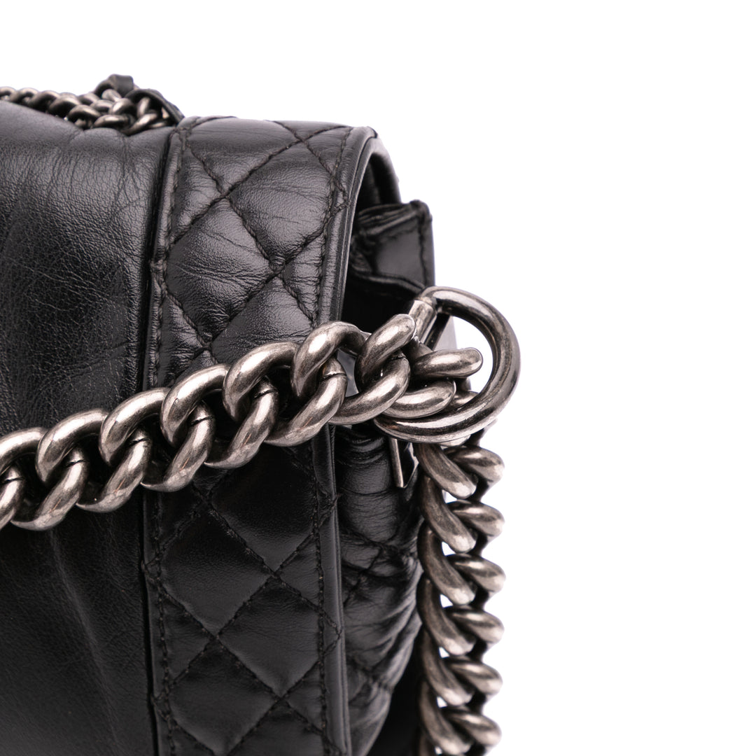 Chanel Medium Cuir de veau Enchained Boy Flap Noir