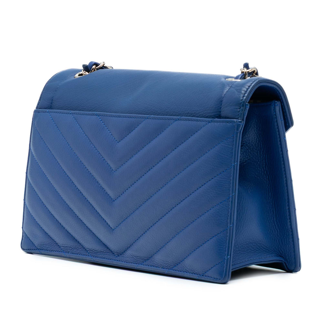 Chanel Medium CC Chevron Cuir de veau Envelope Flap Bleu – GABY PARIS Authentique