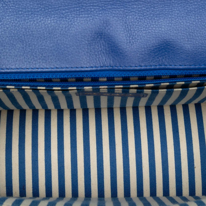 Chanel Medium CC Chevron Cuir de veau Envelope Flap Bleu – GABY PARIS Authentique