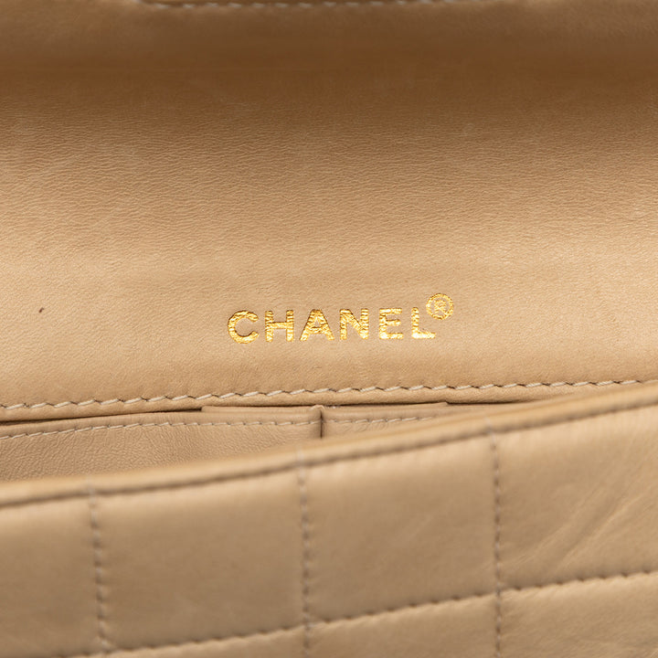 Chanel CC Chocolate Bar Cuir d’agneau et Cuir verni East West à rabat