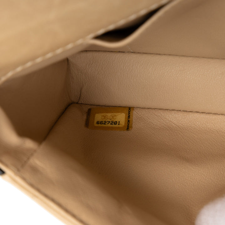 Chanel CC Chocolate Bar Cuir d’agneau et Cuir verni East West à rabat