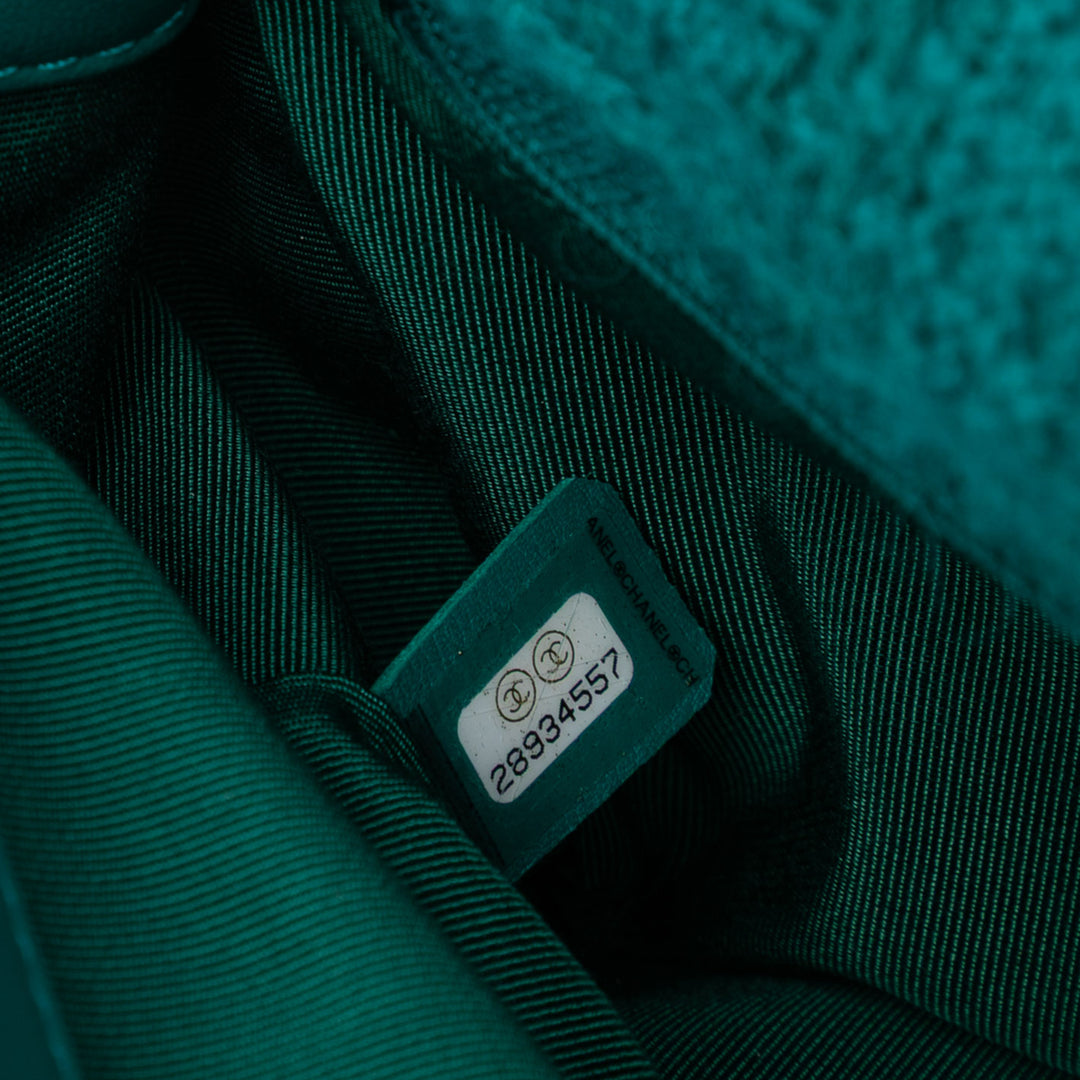 Chanel Small Laine Tweed Giant Logo à rabat – GABY PARIS Authentique