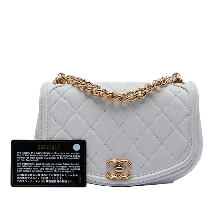 Chanel Small Matelassé Cuir de veau Underline Saddle à rabat