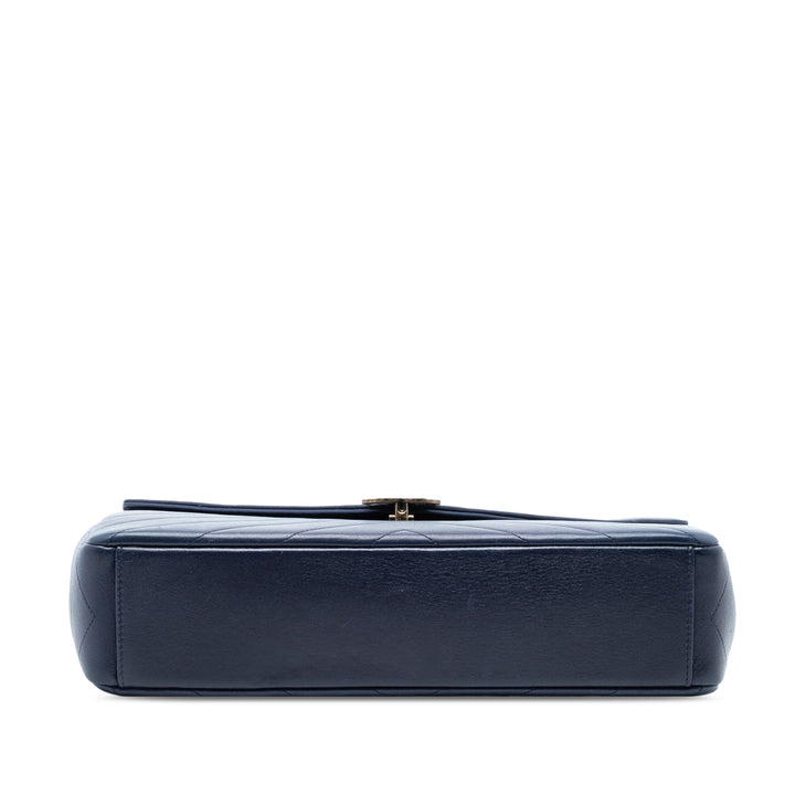 Chanel Medium Chevron Cuir de veau Coco Envelope à rabat