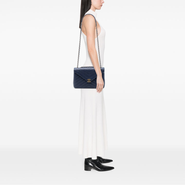 Chanel Medium Chevron Cuir de veau Coco Envelope à rabat
