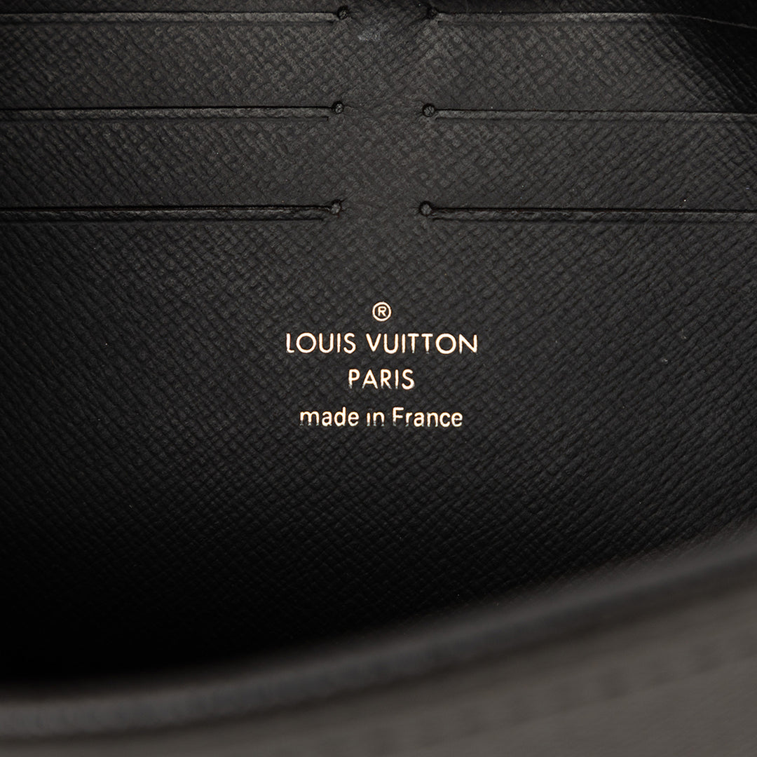 Louis Vuitton Taiga Pochette Voyage MM