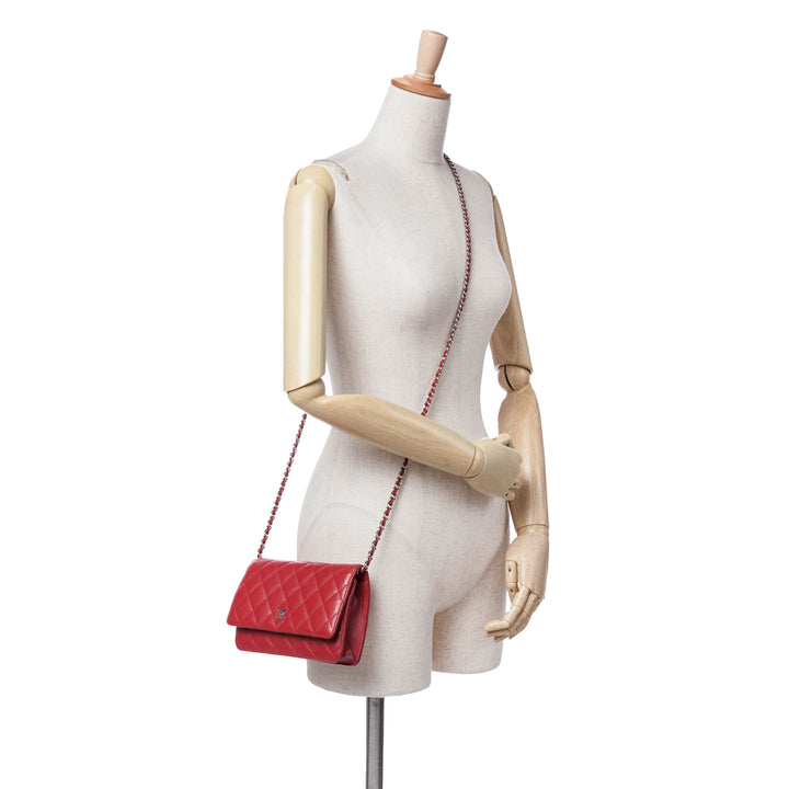 CC Lambskin Wallet on Chain Red - Gaby Paris