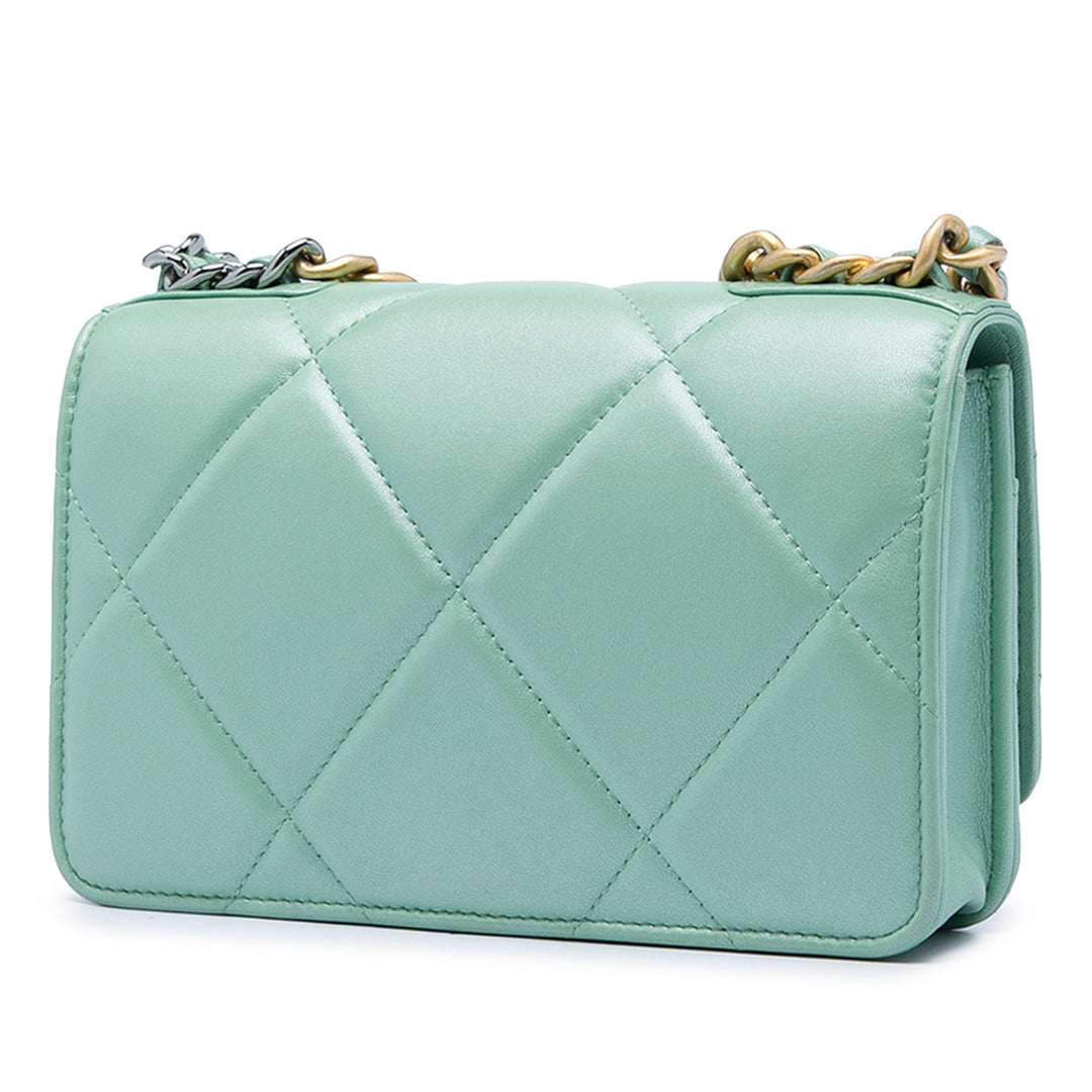 Chanel Matelassé 19 Wallet on Chain Cuir d'agneau