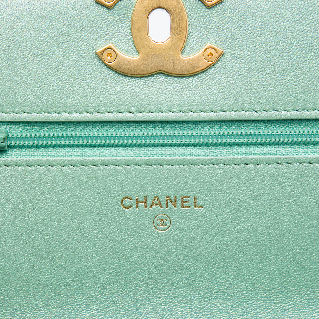 Chanel Matelassé 19 Wallet on Chain Cuir d'agneau