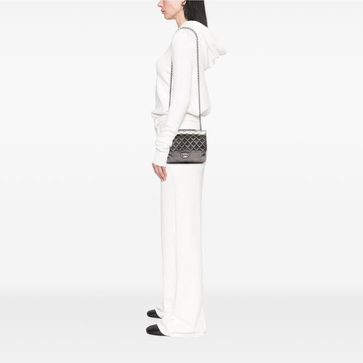 Chanel Medium Metallic Crackled Cuir de veau Clams Pocket à rabat
