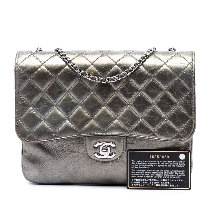 Chanel Medium Metallic Crackled Cuir de veau Clams Pocket à rabat