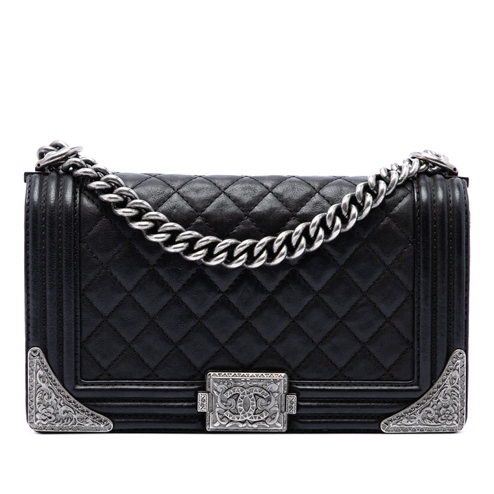 Chanel Paris Dallas Matelassé Cowboy Boy à rabat Moyen Cuir de veau Noir – vue principale – GABY PARIS