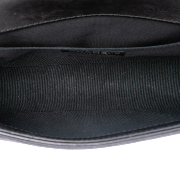 Chanel Paris Dallas Matelassé Cowboy Boy à rabat Moyen Cuir de veau Noir – vue 4 – GABY PARIS