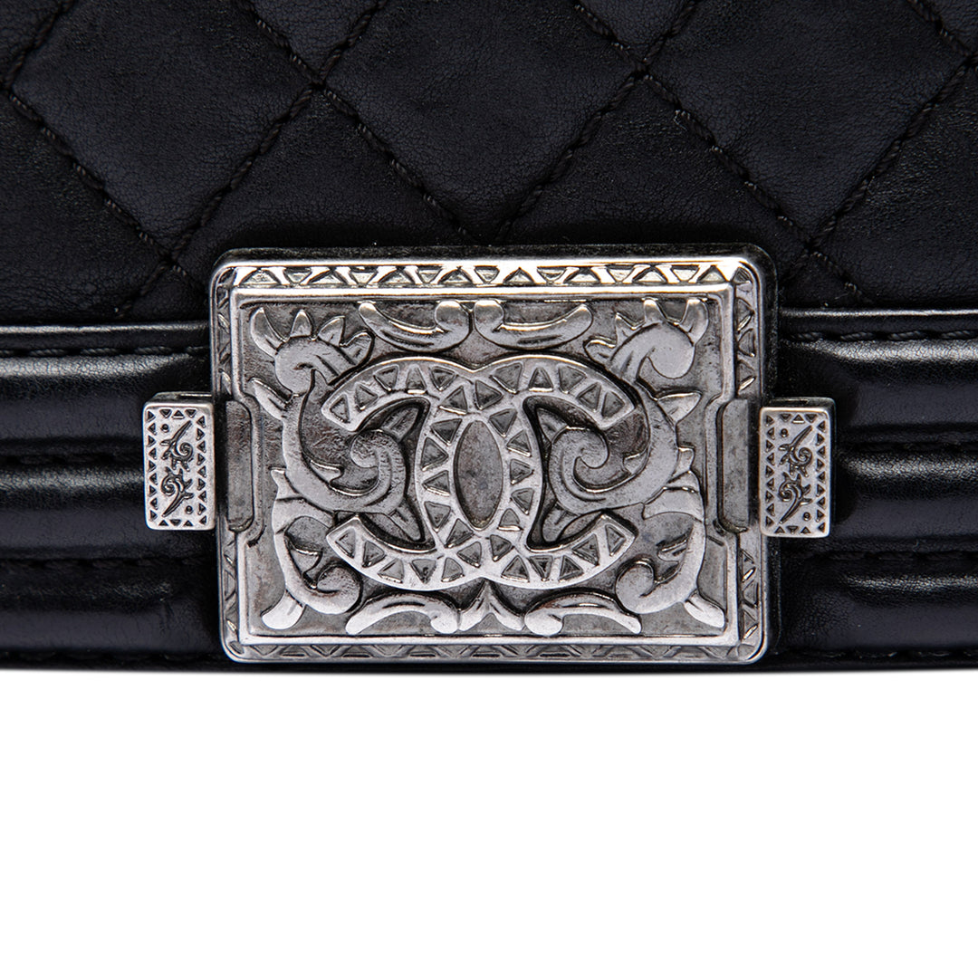 Chanel Paris Dallas Matelassé Cowboy Boy à rabat Moyen Cuir de veau Noir – vue 5 – GABY PARIS