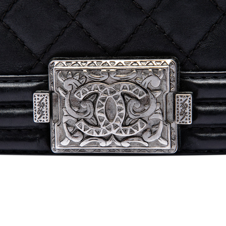 Chanel Paris Dallas Matelassé Cowboy Boy à rabat Moyen Cuir de veau Noir – vue 5 – GABY PARIS