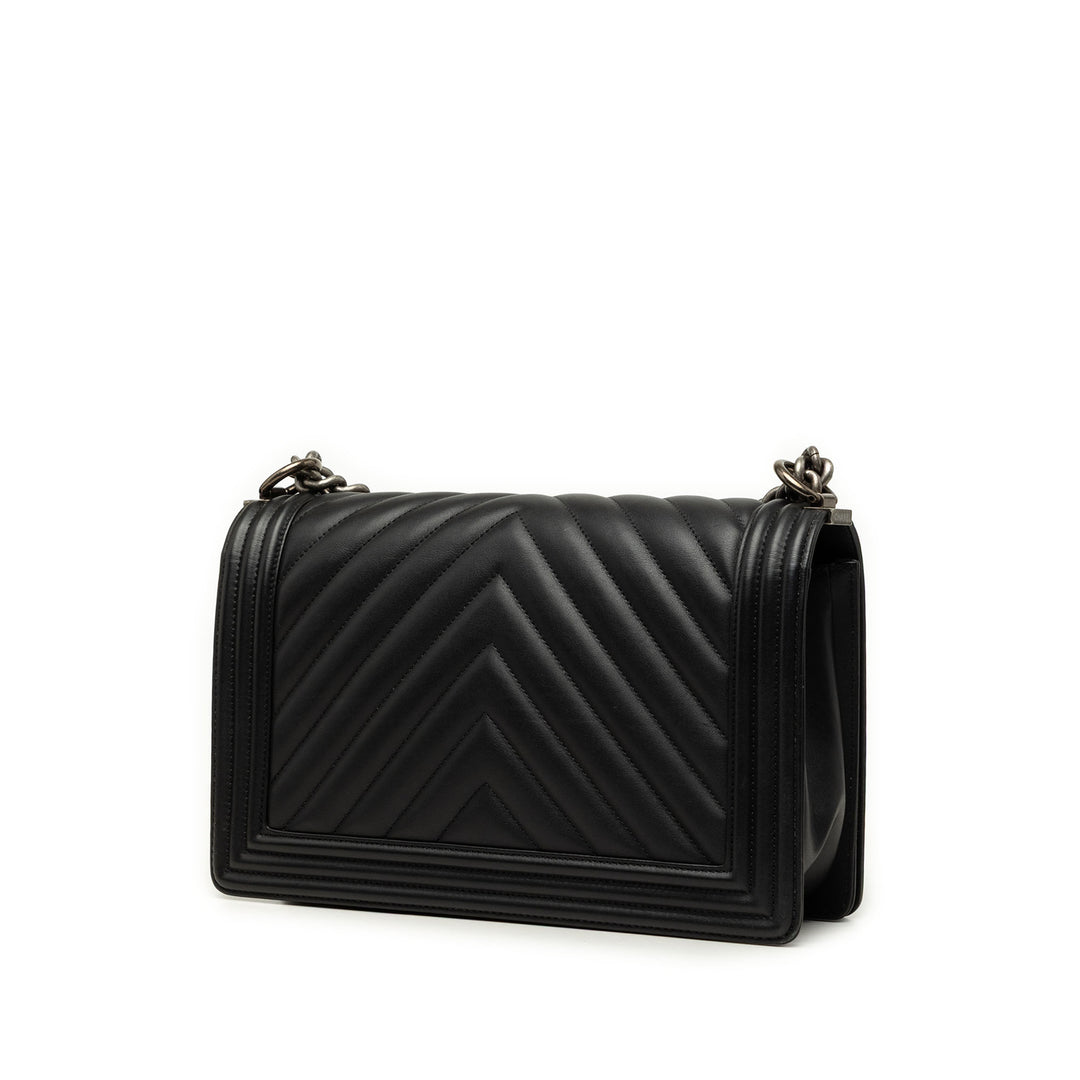 Chevron Boy à rabat Moyen Cuir d'agneau Noir