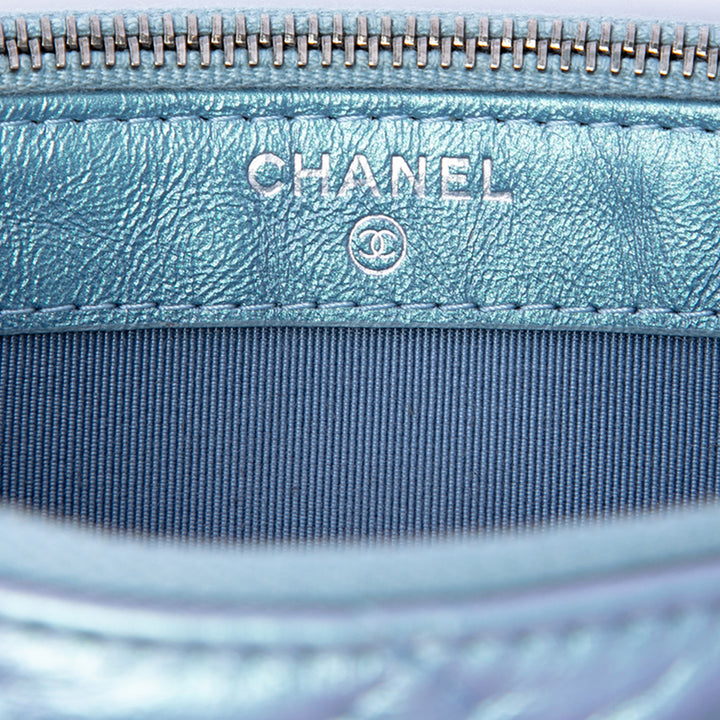 Irisé vieilli Gabrielle Double Zippé Pochette avec chaîne Cuir de veau Bleu