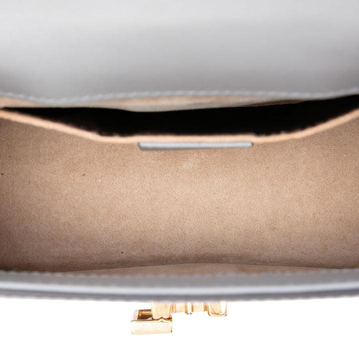 Gucci Sac à main Web Sylvie Chaîne Mini Cuir de veau Gris – vue 4 – GABY PARIS