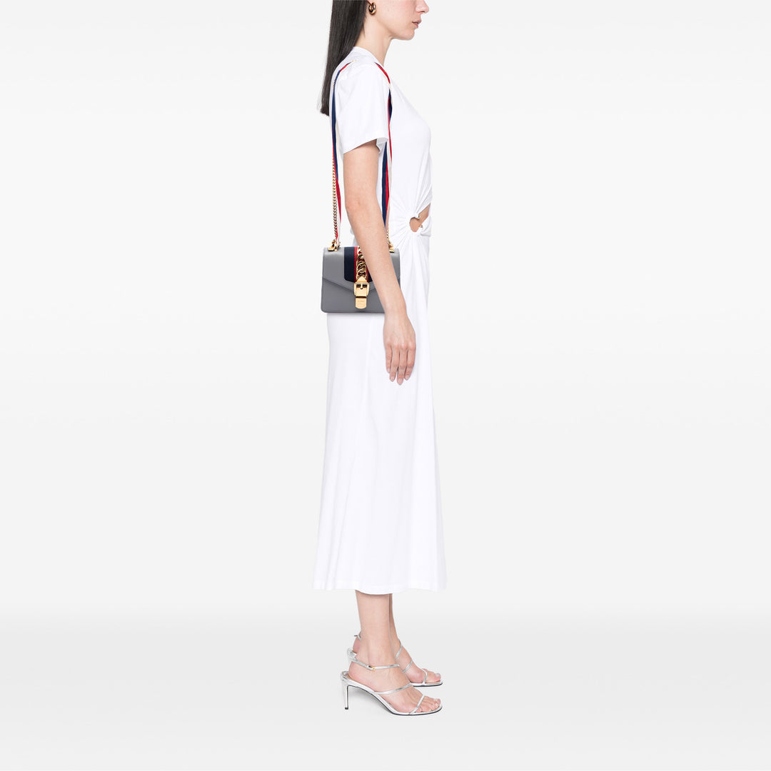 Gucci Sac à main Web Sylvie Chaîne Mini Cuir de veau Gris – vue 6 – GABY PARIS