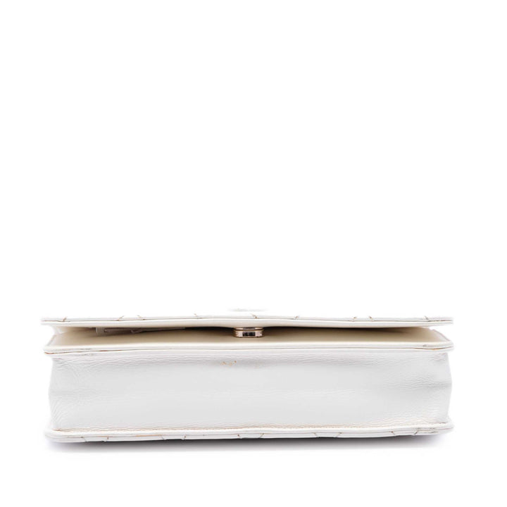 CC froissé Chevron Wallet on Chain Cuir de veau Blanc