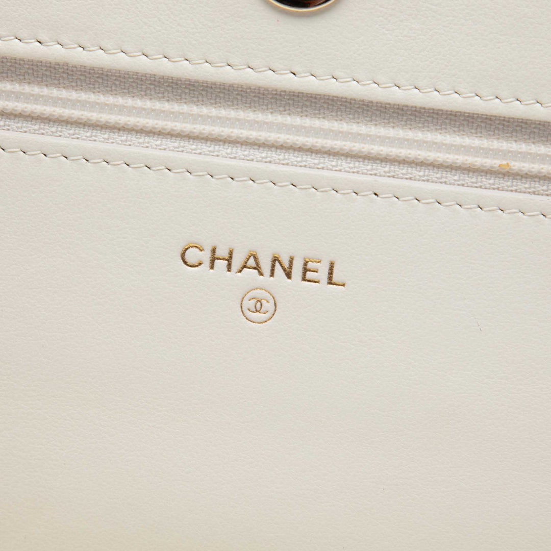 CC froissé Chevron Wallet on Chain Cuir de veau Blanc