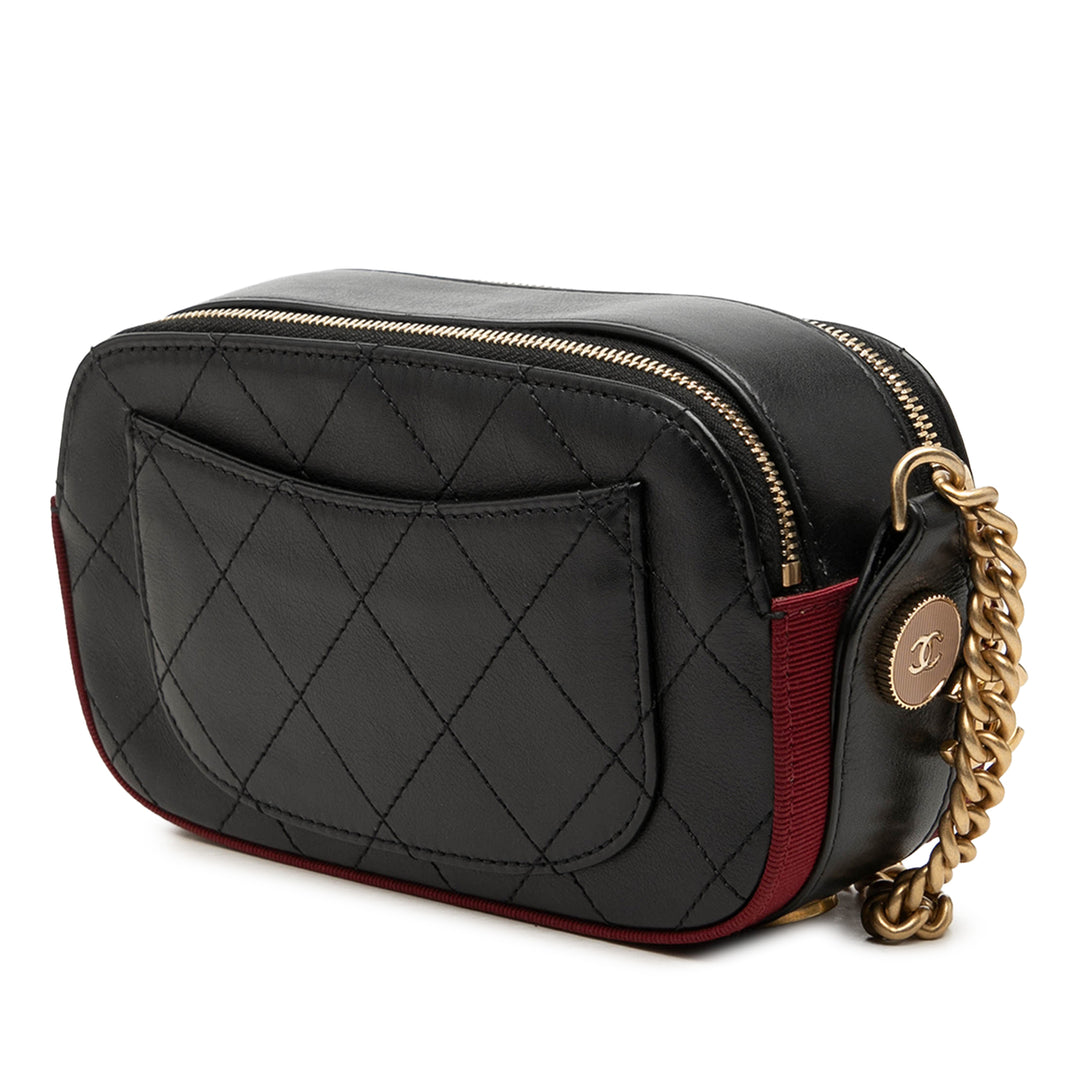 Chanel Surpiqué et Grosgrain Bouton Up Double Zippé Sac caméra Cuir de veau Noir
