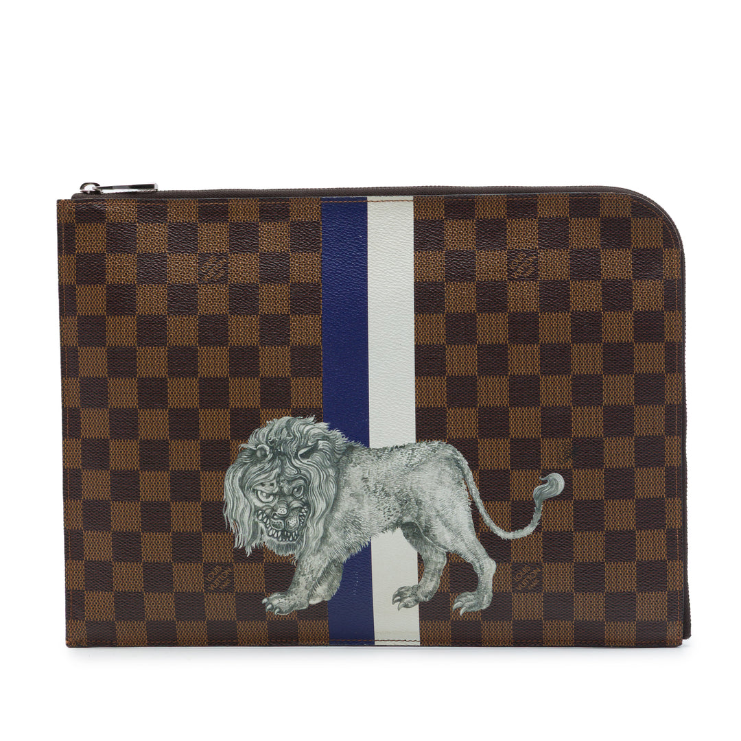 Louis Vuitton Pochette Chapman Brothers Savane Lion Jour Damier Ébène GM Marron – vue principale – GABY PARIS