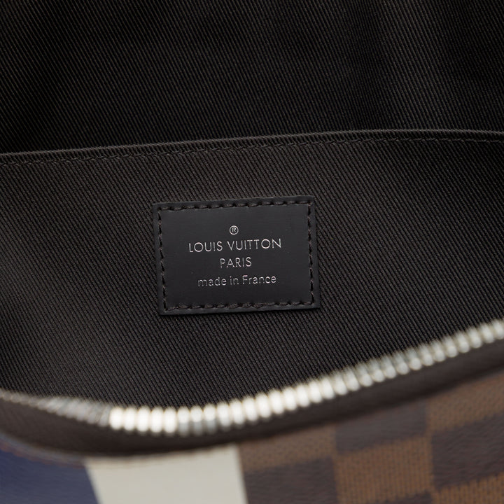 Louis Vuitton Pochette Chapman Brothers Savane Lion Jour Damier Ébène GM Marron – vue 5 – GABY PARIS