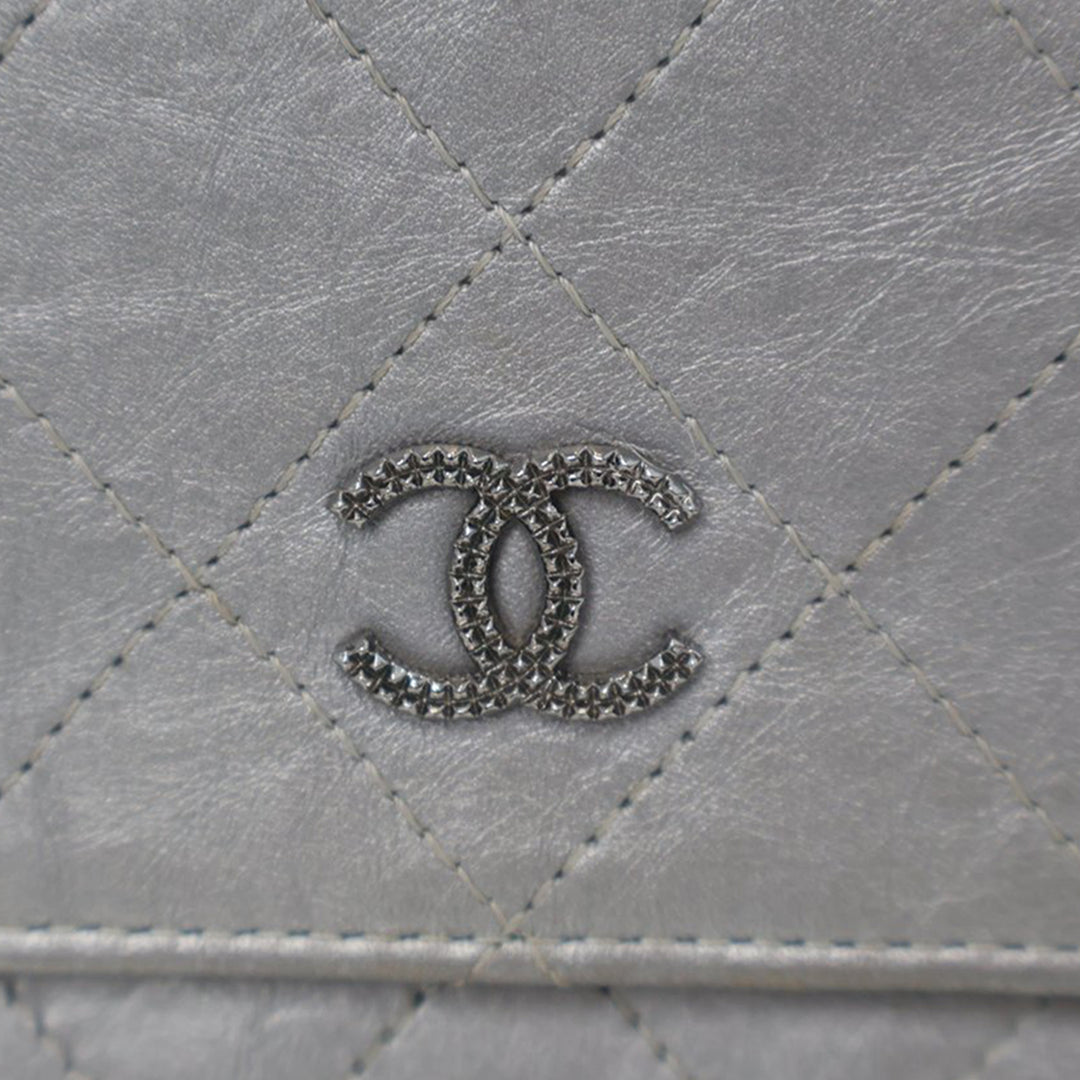 Chanel CC Quilted Aged Cuir de veau Wallet On Chain Argenté