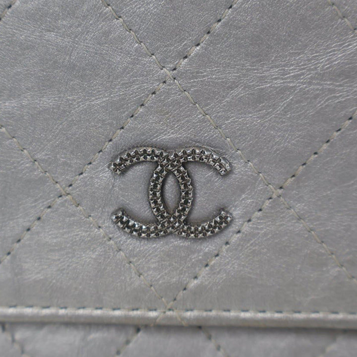 Chanel CC Quilted Aged Cuir de veau Wallet On Chain Argenté
