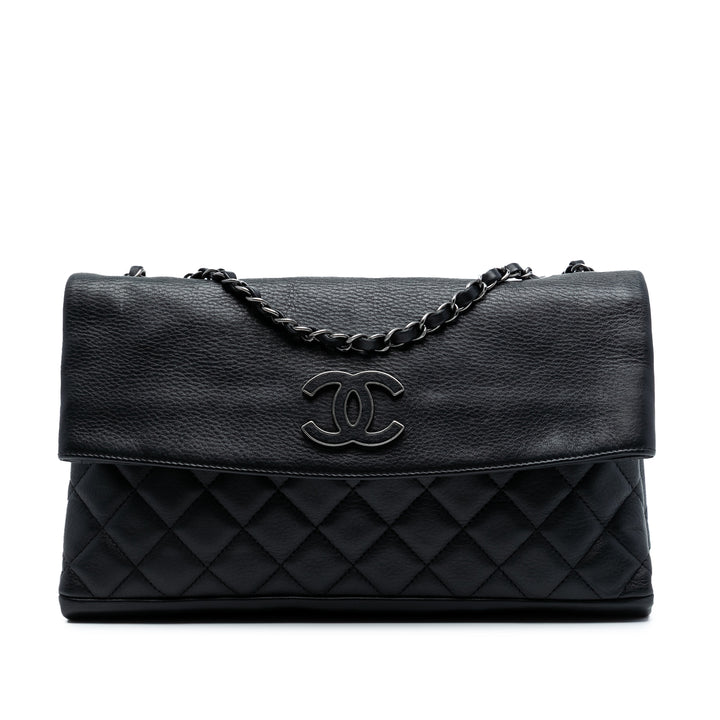 Chanel CC Matelassé Cuir de veau Hamptons Foldover à rabat