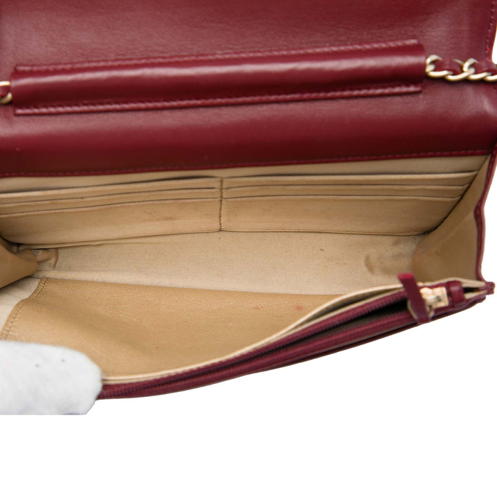 Chanel CC embossé Camellia Wallet on Chain Cuir de veau