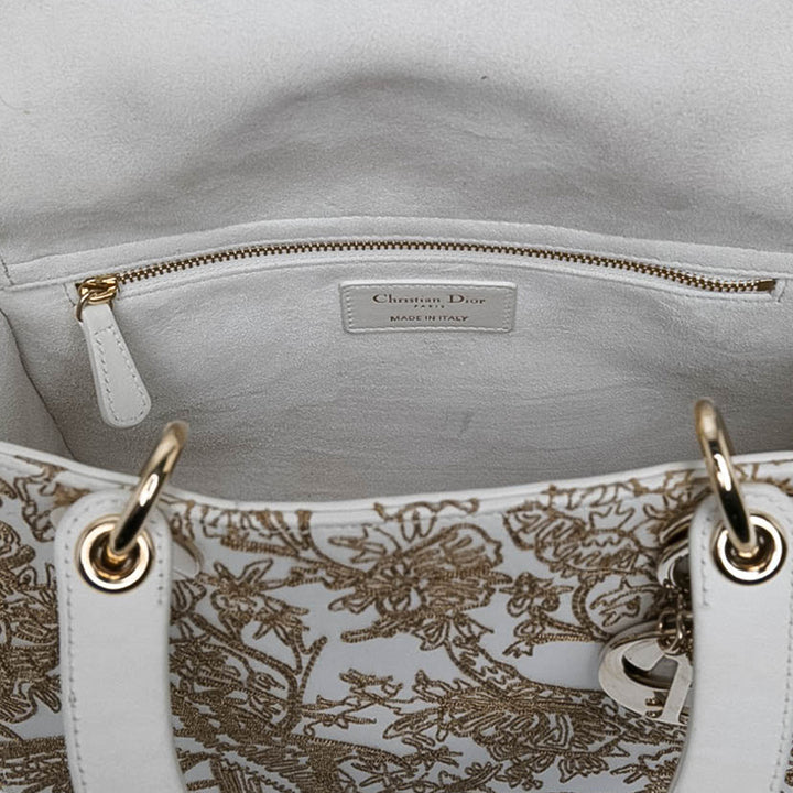 Dior brodé Jardin D Hiver Lady Dior Moyen Cuir de veau Blanc – vue 4 – GABY PARIS