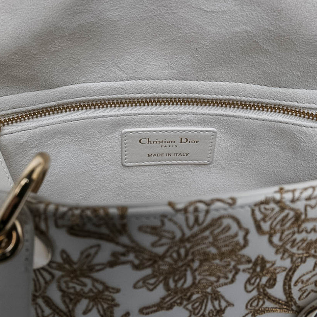 Dior brodé Jardin D Hiver Lady Dior Moyen Cuir de veau Blanc – vue 5 – GABY PARIS