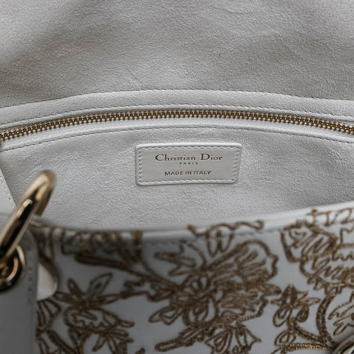 Dior brodé Jardin D Hiver Lady Dior Moyen Cuir de veau Blanc – vue 5 – GABY PARIS