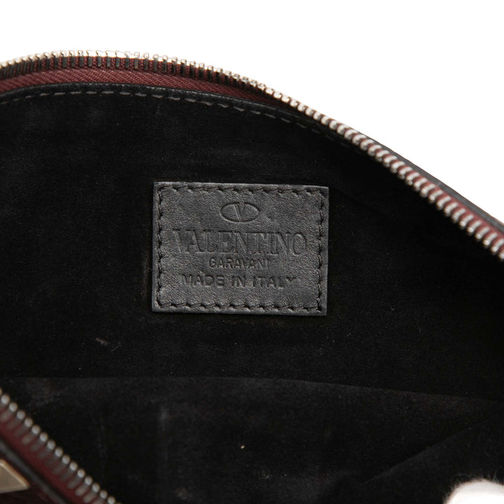 Valentino grainé Rockstud Camouflage Zippé Pochette Cuir de veau grainé Rouge – vue 5 – GABY PARIS