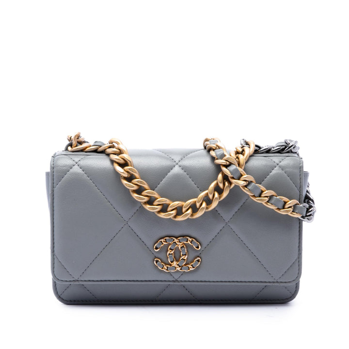 Chanel Matelassé 19 Wallet on Chain Cuir d'agneau Gris – vue principale – GABY PARIS